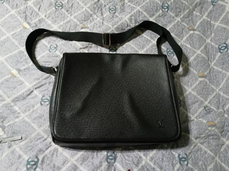 Сумка яркая , модная и черная сумка