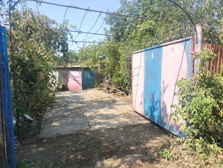 Spațiu de închiriat , 50-60m2 spatiu ideal ptr a depozita rulote sau ptr a repara diverse sau 24 M2 la interior garaj , prețul este negociabil!
