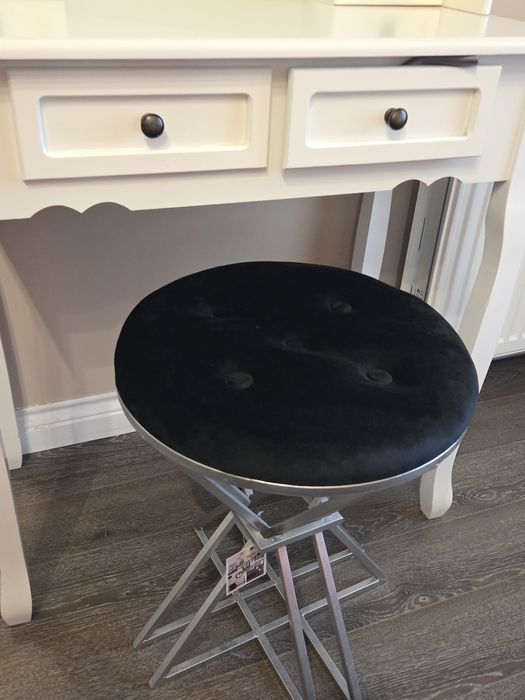 Masă pt machiaj cu scaun