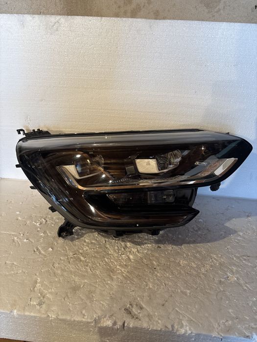 Фар Renault Megane 4