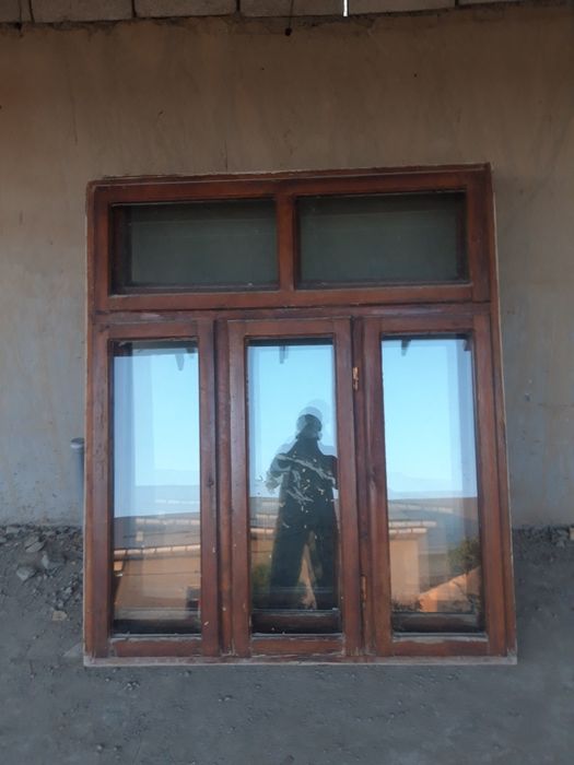 Deraza romlari sotiladi .Bo'yi 160 .Eniga 140