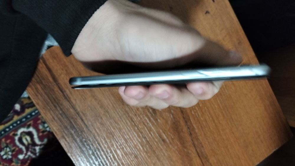 Продаю айфон на запчасти