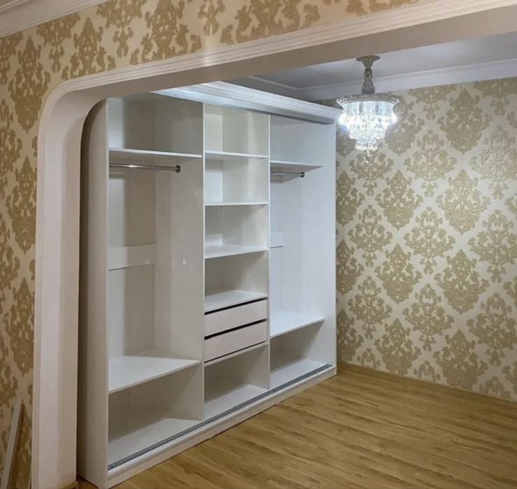 Шкаф купе с зеркалом