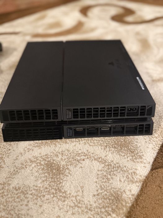 Sony PlayStation 4(PS4) + 3 controlere + jocuri.