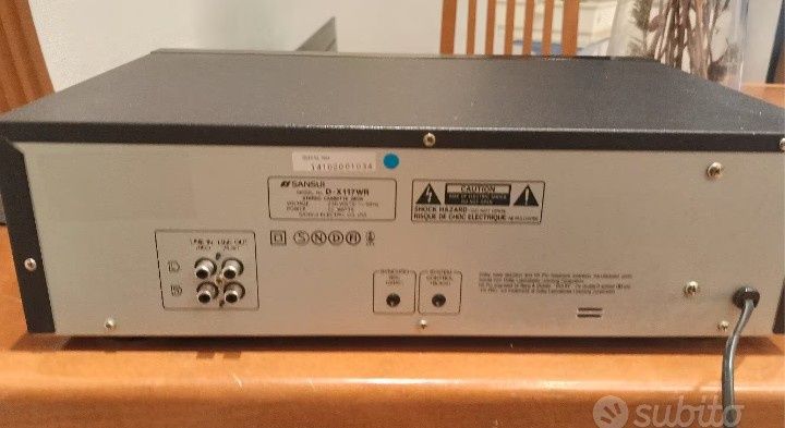 Продавам двукасетен рверсен касетен дек SANSUI D-X117WR