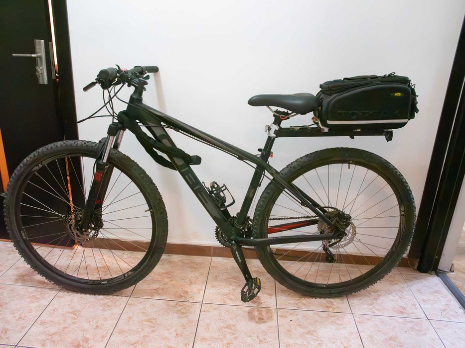 bicicleta Cube Attention