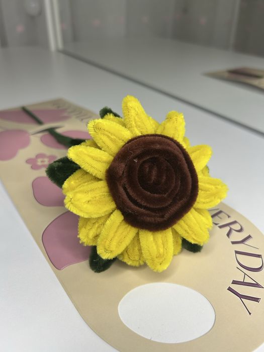 Floare-soarelui handmade din sarma plusata
