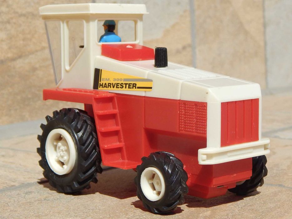 Jucarie combina agricola EM 399 Harvester New Ray 1999 plastic