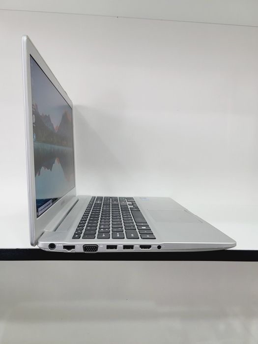 Nootebook Samsung sotiladi holati zoʻr