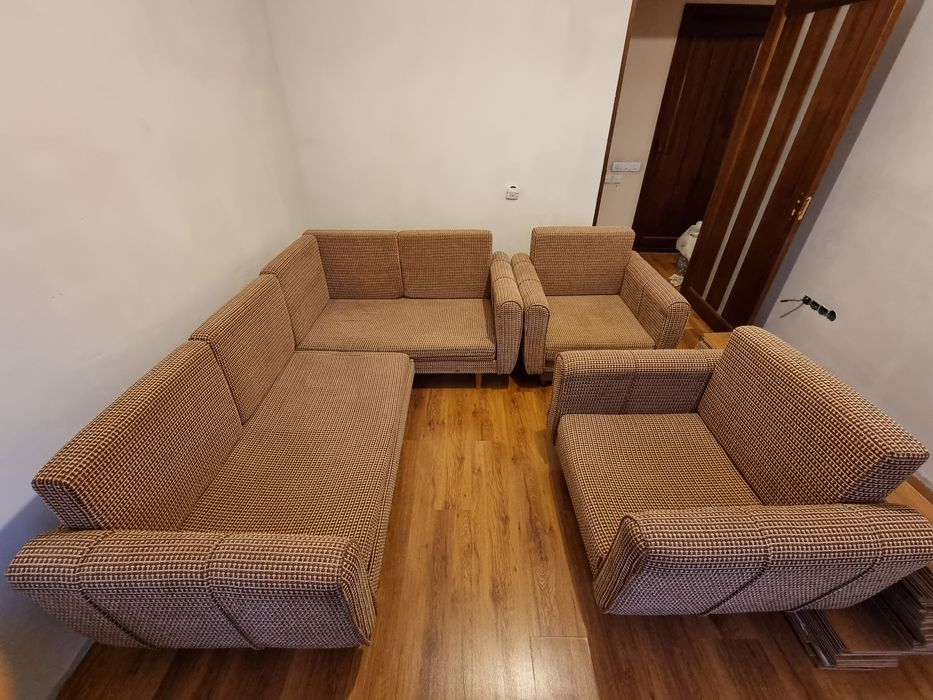 Продаётся диван, два кресла