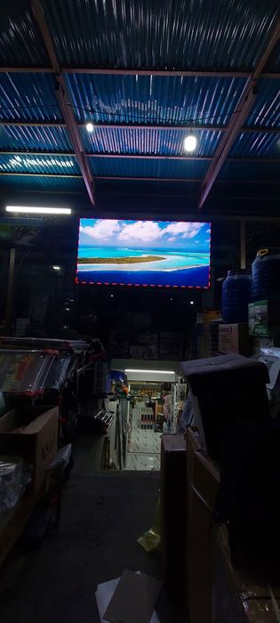 Led ekran siz istagan o'lchamda.