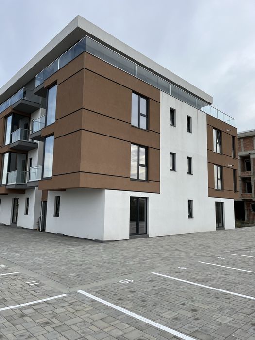 Apartament mare cu gradina de 30 mp, torontal comision 0