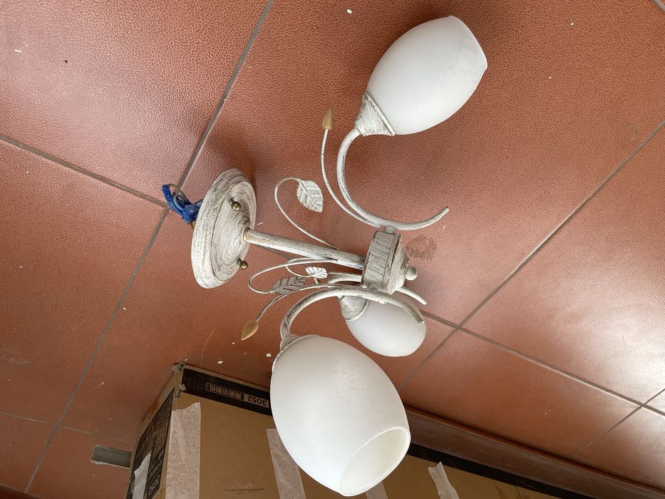Продам люстру б/у
