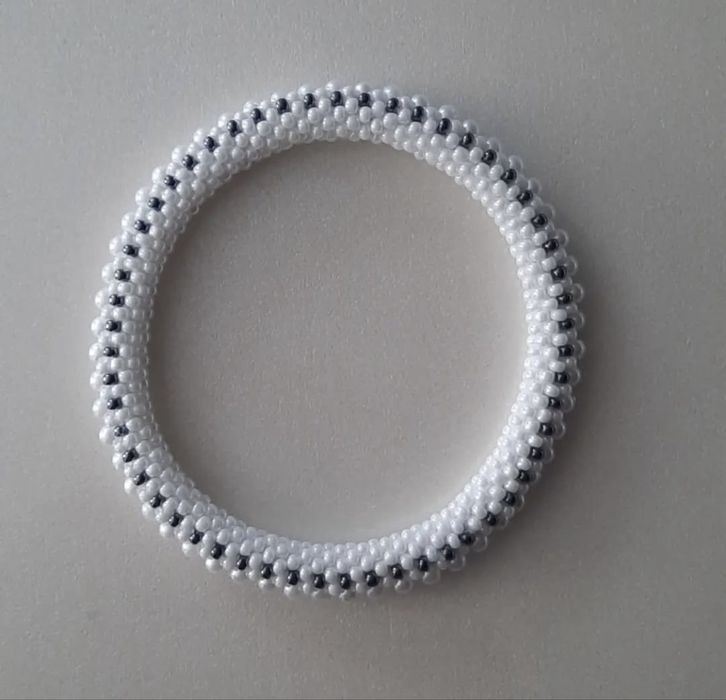 Ръчно плетени гривнички