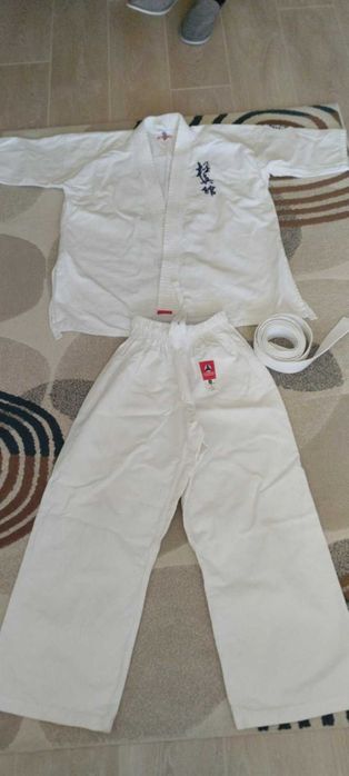 Кимоно за карате и колан, в отлично състояние, за височина 164 см