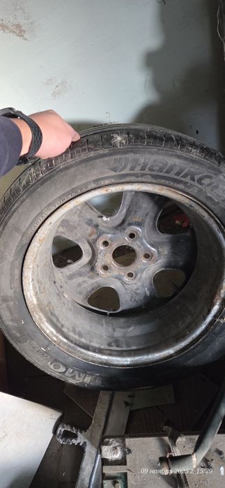 Продам диск с шиной от тойоты, R16