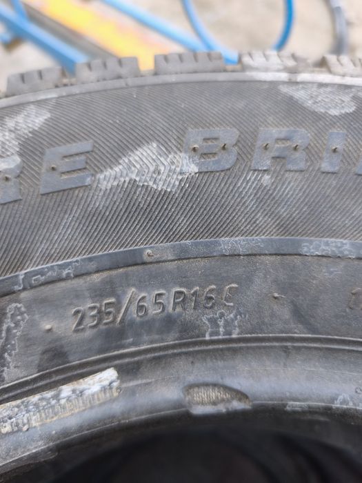 Продам зимние шины 235/65/16