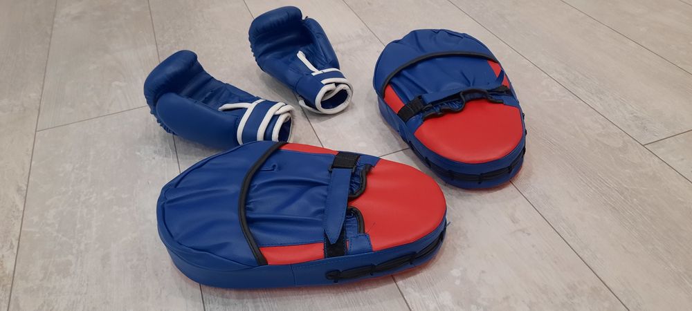 Перчатка и лопатка