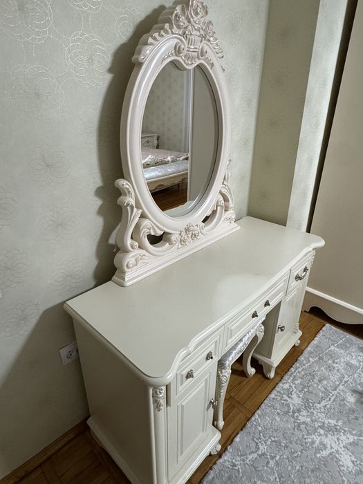 Продам спальный гарнитур