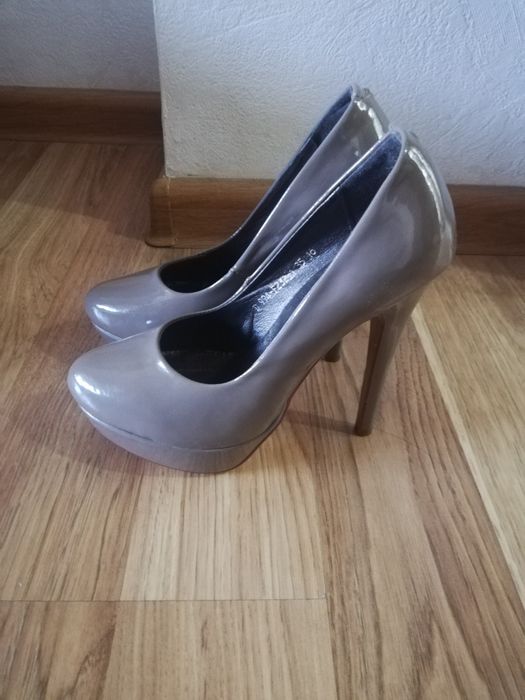 Обувь. Женские туфли