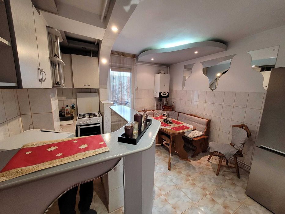 Vand apartament cu 2 camere, etaj 1 pe Bulevardul Pandurilor