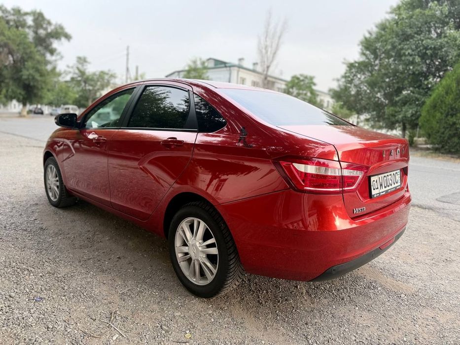 lada vesta 2018 yil.  robot karopka