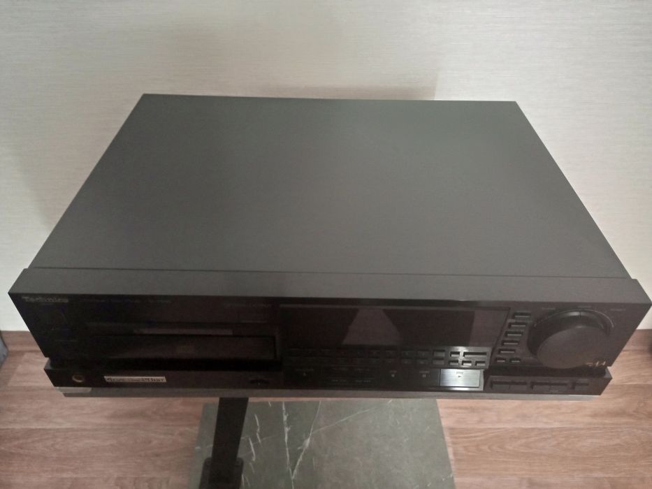 Продам топовый cd проигрыватель Technics SL- P999