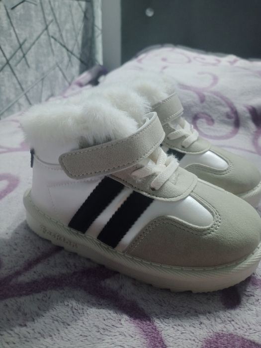 Продам детскую обувь 26 размер