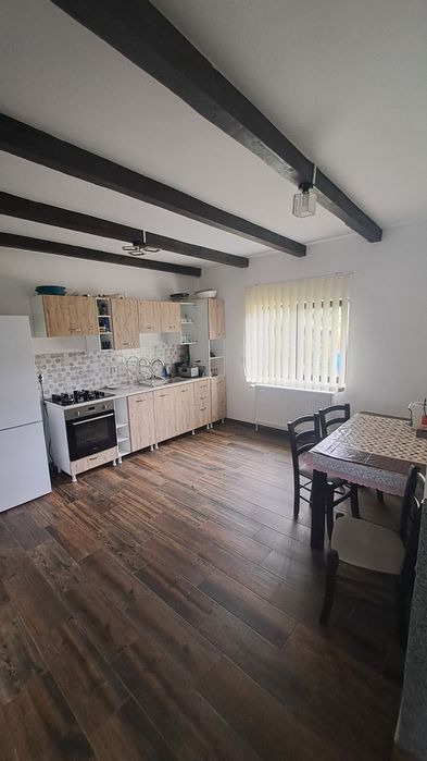 Cabana de inchiriat.