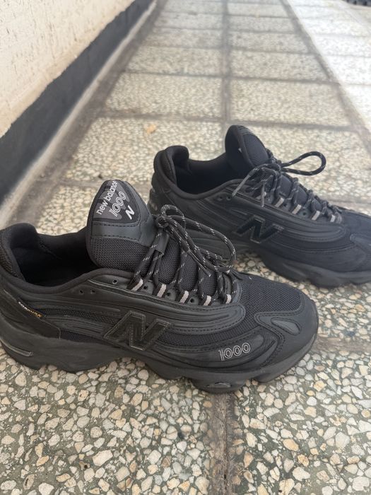 New Balance 1000 trainers in black