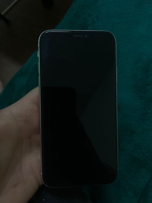 Vand iphone 11, nu este pentru pretentiosi