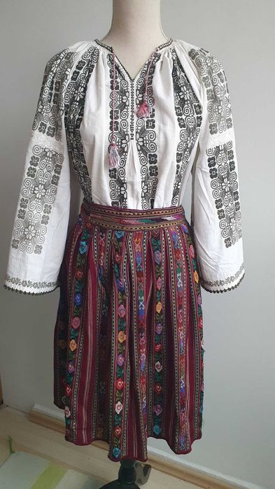 REDUCERE PRET 25%! Costum popular (ie/camasa, valnic/fota/catrinta/zad
