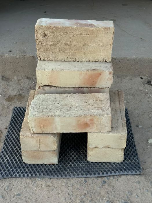 Жженный красный кирпич