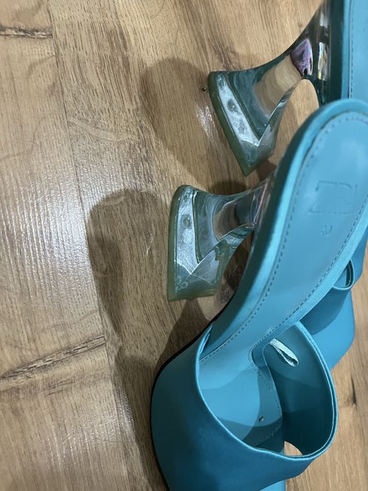 Босоножки женские