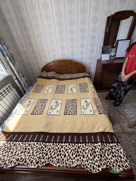 двуспальная кровать