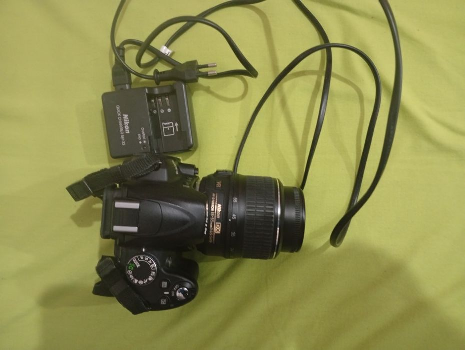 Nikon d3000 cu obiectiv