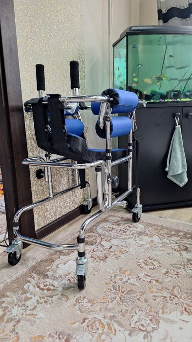 Продам ходунки-вертикализатор