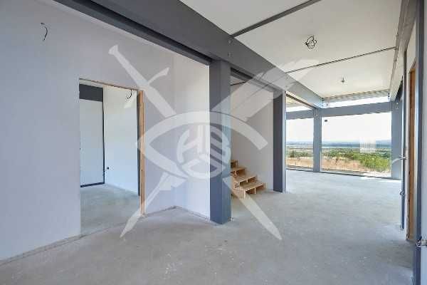 Двуетажна къща в с.Кошарица