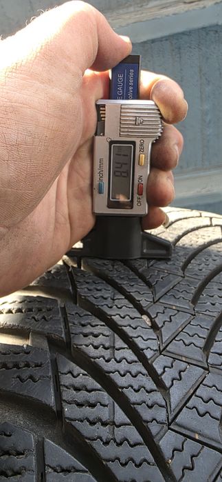 Гуми 4бр 225/50/17  - 1бр  -  68 евро