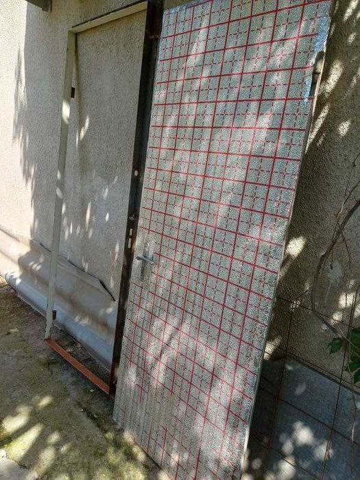 Железная дверь с коробкой