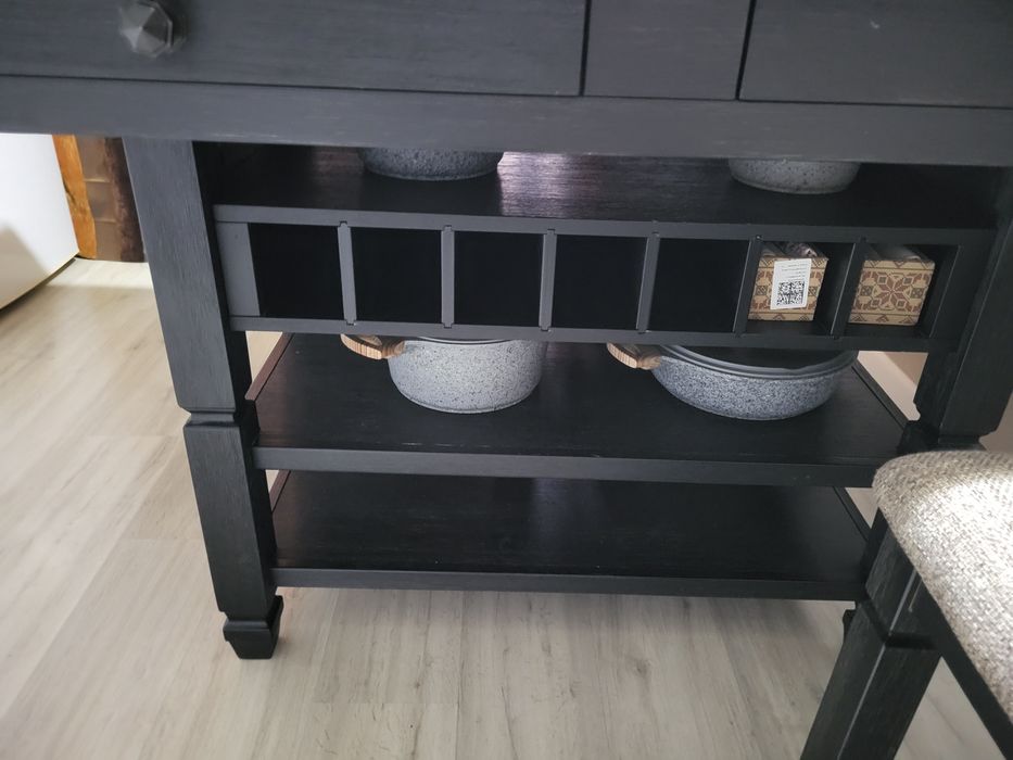 Шикарный стол дерево