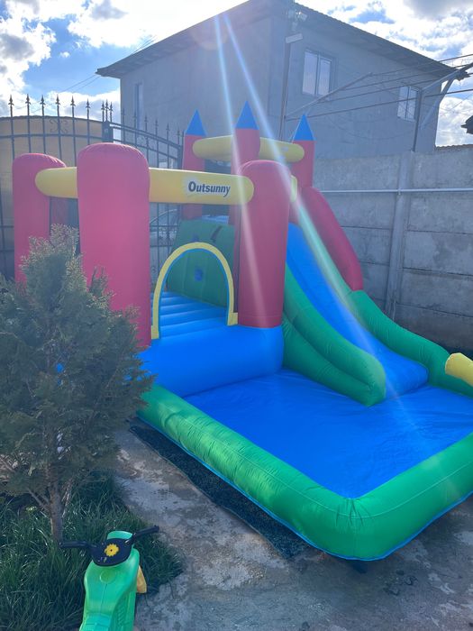 Tobogan gonflabil de închiriat