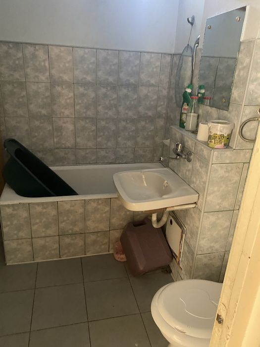 Vind apartament cu 3 camere decomndate