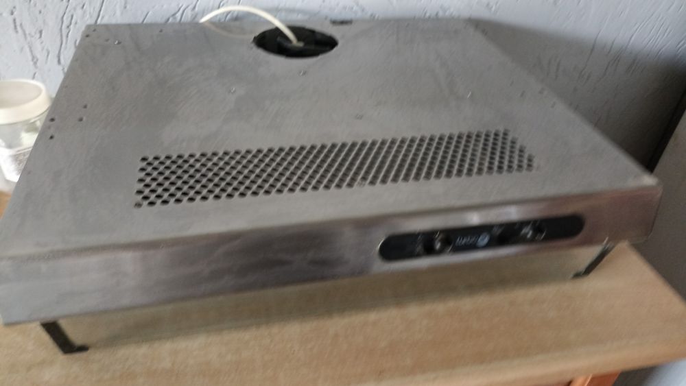 Продам вытяжку в рабочем состоянии