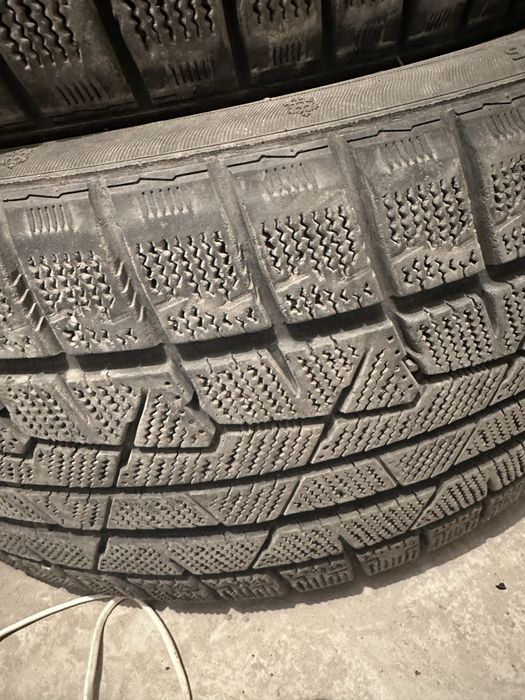 Продам шины на BMW X 5-6