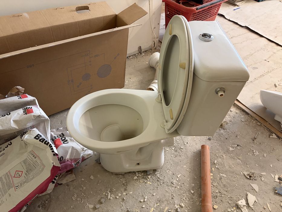 Тоалетна моноблок с казанче Fayans