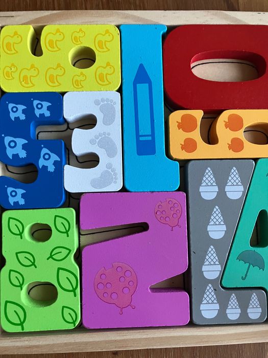 Детски дървени числа и уча се да пиша