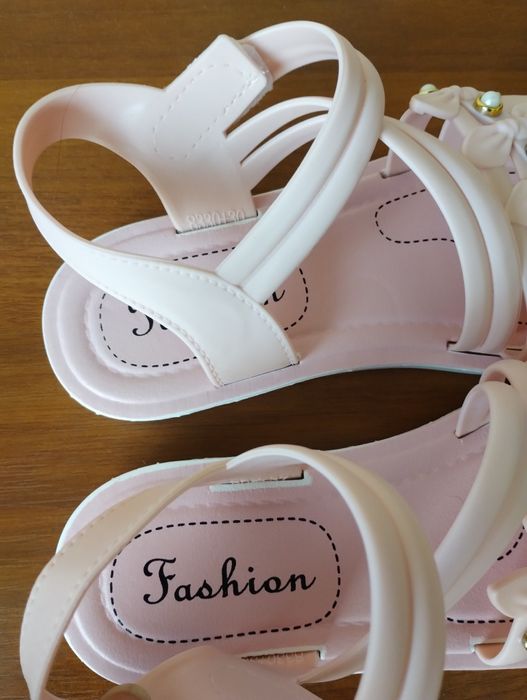 Сандали за момиче