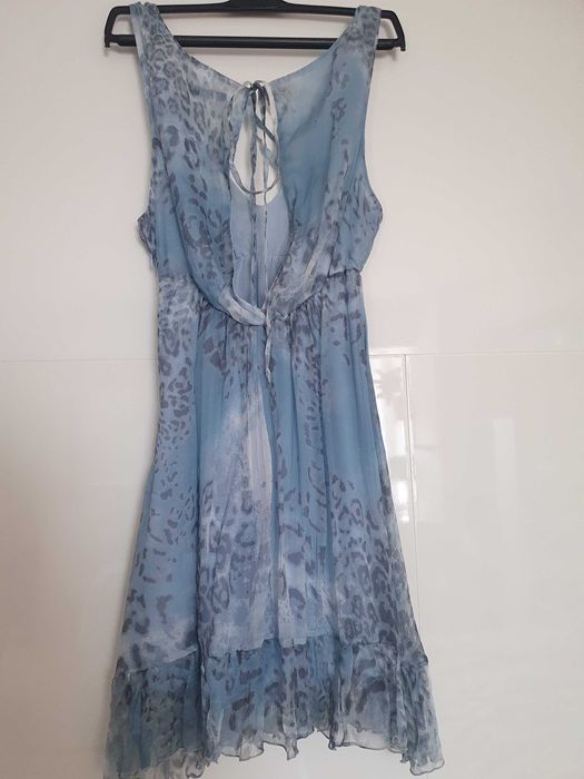 Vand rochie matase, marime S, purtata o singura data