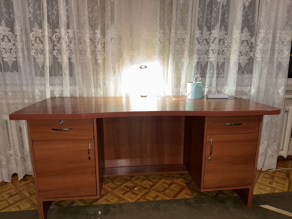 Письменный стол